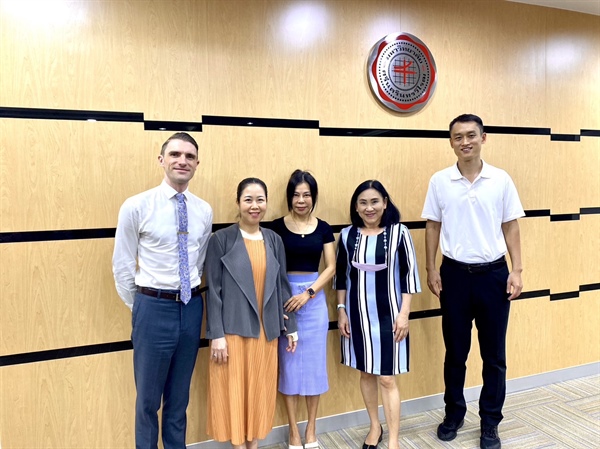 The Ph.D. program in Language and Global Communication warmly welcomed Yue Zhiliang, our international student